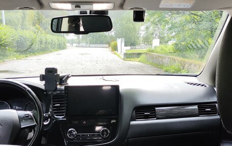 Mitsubishi Outlander III рестайлинг 3, 2015 год, 1 700 000 рублей, 5 фотография
