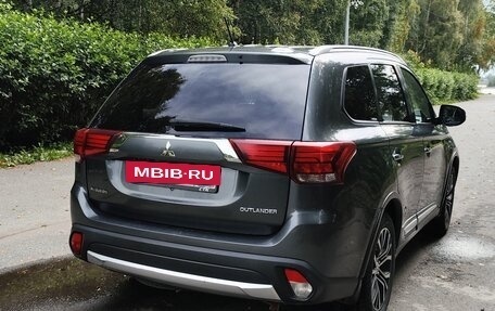 Mitsubishi Outlander III рестайлинг 3, 2015 год, 1 700 000 рублей, 4 фотография