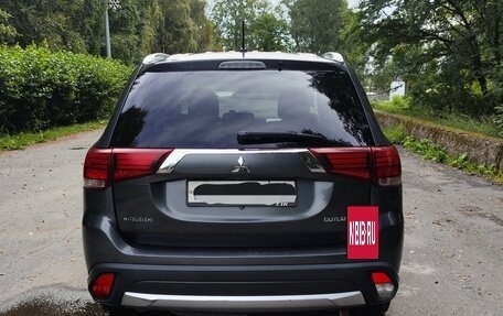Mitsubishi Outlander III рестайлинг 3, 2015 год, 1 700 000 рублей, 7 фотография