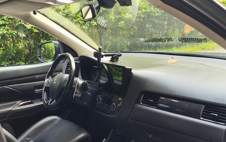 Mitsubishi Outlander III рестайлинг 3, 2015 год, 1 700 000 рублей, 10 фотография
