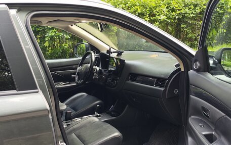 Mitsubishi Outlander III рестайлинг 3, 2015 год, 1 700 000 рублей, 14 фотография