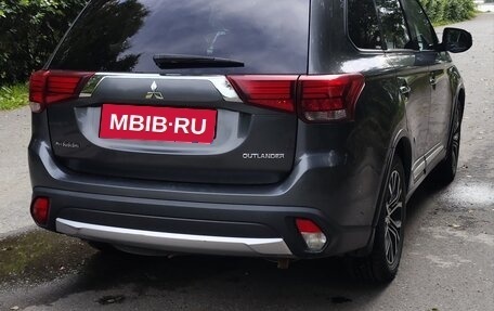 Mitsubishi Outlander III рестайлинг 3, 2015 год, 1 700 000 рублей, 11 фотография