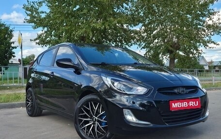 Hyundai Solaris II рестайлинг, 2012 год, 890 000 рублей, 1 фотография