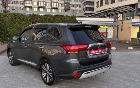 Mitsubishi Outlander III рестайлинг 3, 2019 год, 2 330 000 рублей, 1 фотография