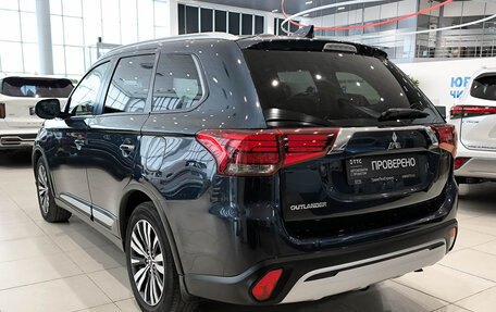 Mitsubishi Outlander III рестайлинг 3, 2020 год, 1 990 000 рублей, 7 фотография