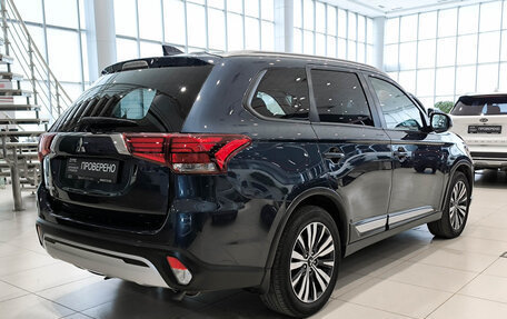 Mitsubishi Outlander III рестайлинг 3, 2020 год, 1 990 000 рублей, 5 фотография