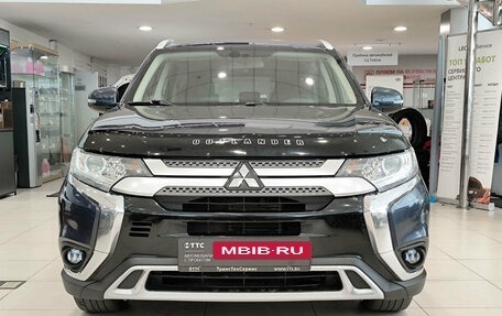 Mitsubishi Outlander III рестайлинг 3, 2020 год, 1 990 000 рублей, 2 фотография
