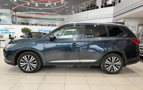 Mitsubishi Outlander III рестайлинг 3, 2020 год, 1 990 000 рублей, 8 фотография