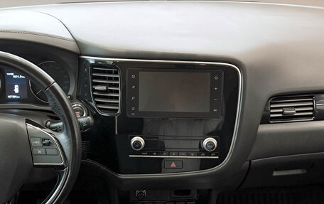 Mitsubishi Outlander III рестайлинг 3, 2020 год, 1 990 000 рублей, 15 фотография