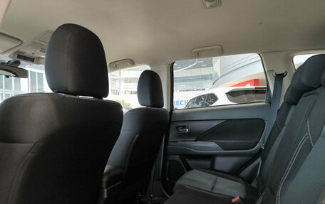 Mitsubishi Outlander III рестайлинг 3, 2020 год, 1 990 000 рублей, 12 фотография