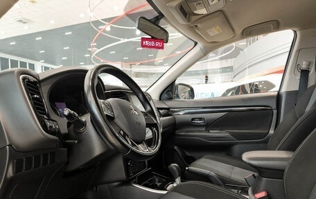 Mitsubishi Outlander III рестайлинг 3, 2020 год, 1 990 000 рублей, 16 фотография