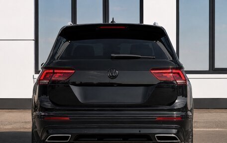 Volkswagen Tiguan II, 2018 год, 2 490 000 рублей, 3 фотография