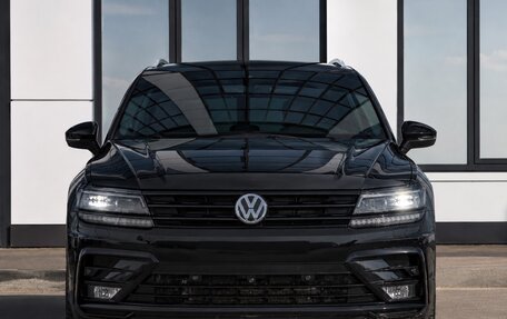 Volkswagen Tiguan II, 2018 год, 2 490 000 рублей, 2 фотография