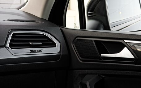 Volkswagen Tiguan II, 2018 год, 2 490 000 рублей, 8 фотография