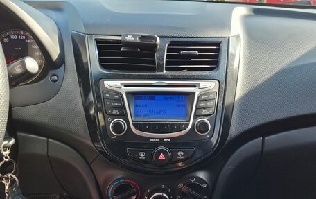 Hyundai Solaris II рестайлинг, 2012 год, 890 000 рублей, 21 фотография