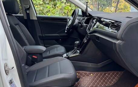 Volkswagen T-Roc I, 2020 год, 2 490 000 рублей, 17 фотография