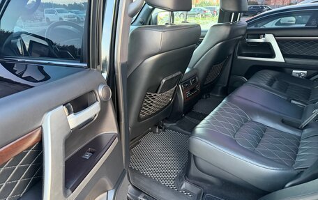 Toyota Land Cruiser 200, 2017 год, 8 500 000 рублей, 6 фотография