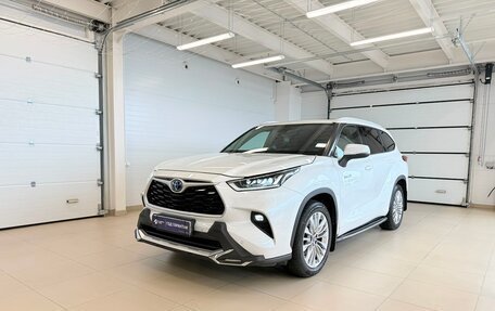 Toyota Highlander, 2021 год, 5 379 900 рублей, 2 фотография