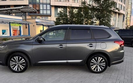 Mitsubishi Outlander III рестайлинг 3, 2019 год, 2 330 000 рублей, 3 фотография
