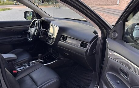 Mitsubishi Outlander III рестайлинг 3, 2019 год, 2 330 000 рублей, 12 фотография