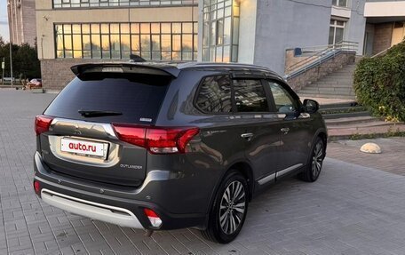 Mitsubishi Outlander III рестайлинг 3, 2019 год, 2 330 000 рублей, 11 фотография