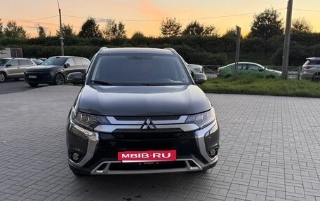 Mitsubishi Outlander III рестайлинг 3, 2019 год, 2 330 000 рублей, 5 фотография