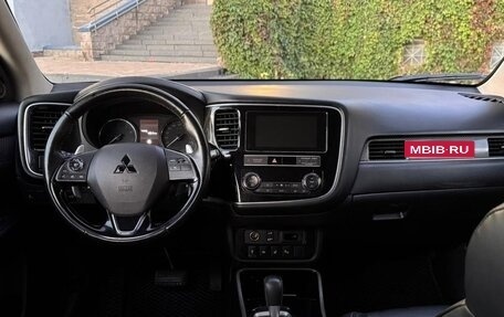 Mitsubishi Outlander III рестайлинг 3, 2019 год, 2 330 000 рублей, 9 фотография