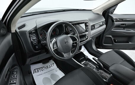 Mitsubishi Outlander III рестайлинг 3, 2019 год, 1 865 000 рублей, 6 фотография