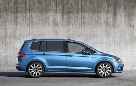Volkswagen Touran III, 2016 год, 1 720 000 рублей, 2 фотография