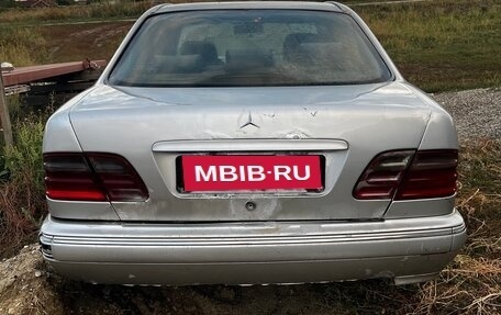 Mercedes-Benz E-Класс, 2001 год, 120 000 рублей, 1 фотография
