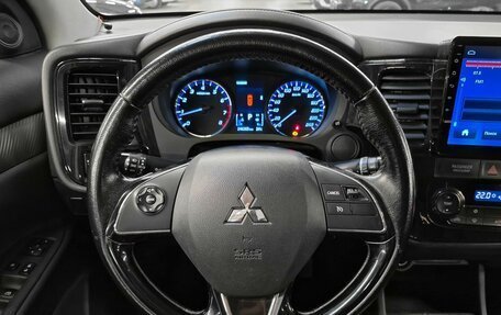 Mitsubishi Outlander III рестайлинг 3, 2016 год, 1 549 000 рублей, 12 фотография