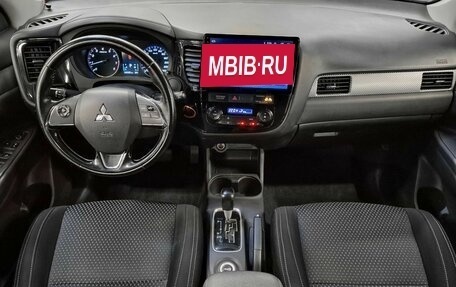 Mitsubishi Outlander III рестайлинг 3, 2016 год, 1 549 000 рублей, 10 фотография