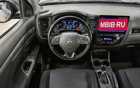 Mitsubishi Outlander III рестайлинг 3, 2016 год, 1 549 000 рублей, 11 фотография