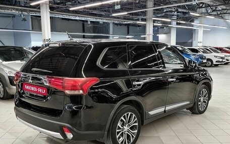 Mitsubishi Outlander III рестайлинг 3, 2016 год, 1 549 000 рублей, 3 фотография