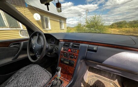 Mercedes-Benz E-Класс, 2001 год, 120 000 рублей, 4 фотография