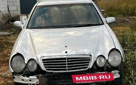 Mercedes-Benz E-Класс, 2001 год, 120 000 рублей, 2 фотография