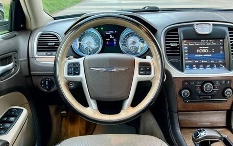 Chrysler 300C II, 2012 год, 2 100 000 рублей, 16 фотография
