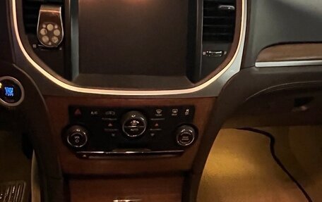 Chrysler 300C II, 2012 год, 2 100 000 рублей, 8 фотография