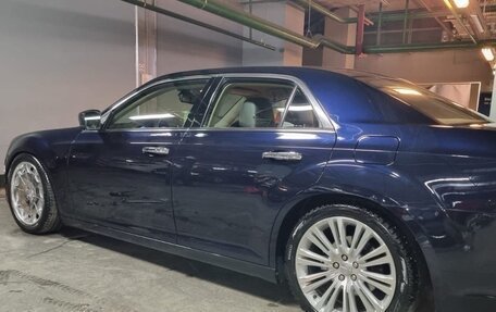 Chrysler 300C II, 2012 год, 2 100 000 рублей, 17 фотография