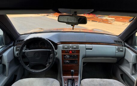 Mercedes-Benz E-Класс, 1996 год, 299 000 рублей, 17 фотография