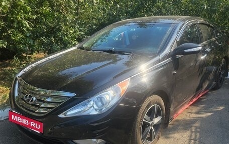 Hyundai Sonata VI, 2012 год, 1 300 000 рублей, 2 фотография