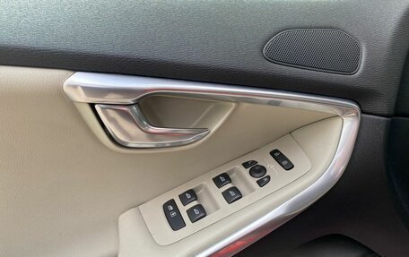 Volvo V40 II рестайлинг, 2017 год, 2 300 000 рублей, 11 фотография