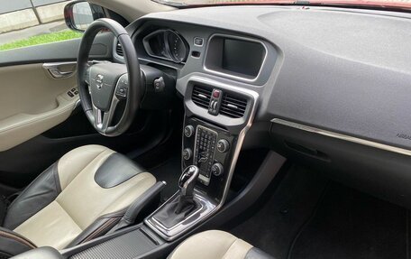 Volvo V40 II рестайлинг, 2017 год, 2 300 000 рублей, 13 фотография