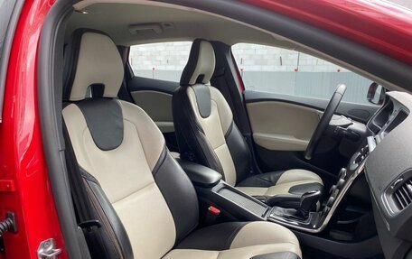 Volvo V40 II рестайлинг, 2017 год, 2 300 000 рублей, 20 фотография