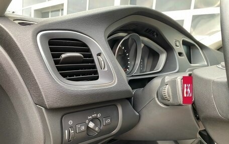 Volvo V40 II рестайлинг, 2017 год, 2 300 000 рублей, 17 фотография