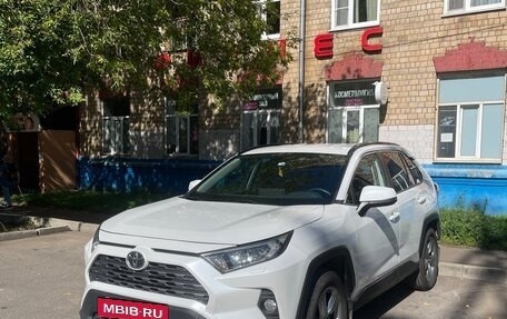 Toyota RAV4, 2020 год, 2 850 000 рублей, 2 фотография
