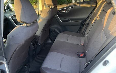 Toyota RAV4, 2020 год, 2 850 000 рублей, 9 фотография