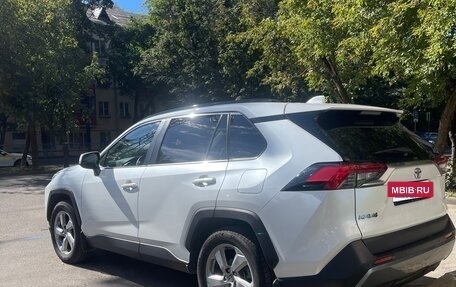 Toyota RAV4, 2020 год, 2 850 000 рублей, 6 фотография