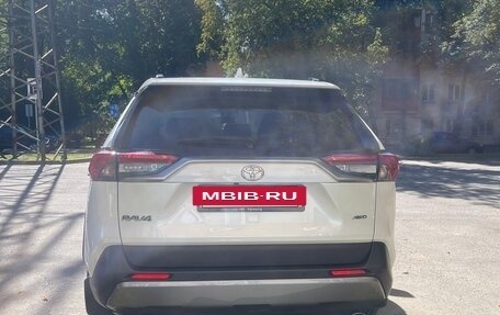 Toyota RAV4, 2020 год, 2 850 000 рублей, 5 фотография