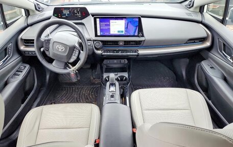 Toyota Prius IV XW50, 2024 год, 2 500 000 рублей, 8 фотография